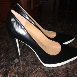 Calving Klein pumps